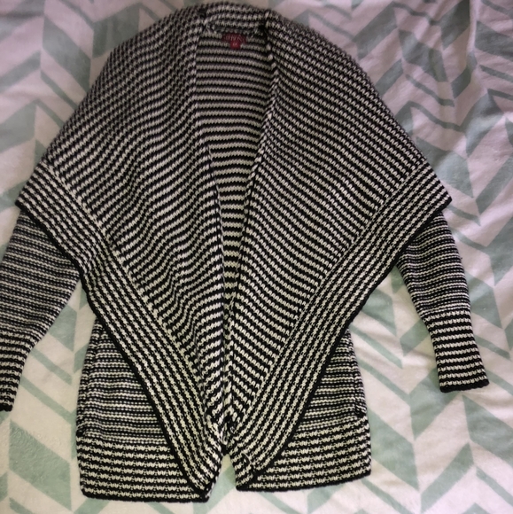 Black and White long cardigan - Picture 1 of 1